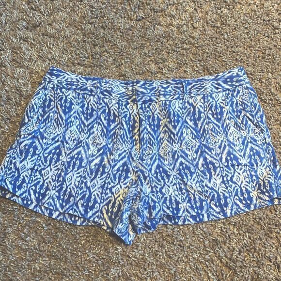 Linen Blue and White Patterned Shorts - Picture 1 of 3
